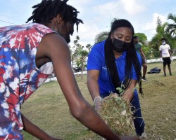 Boyz 2 Men and Optimists clean up community park