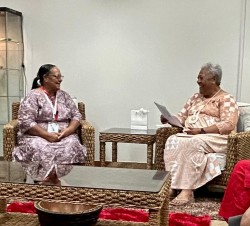 Premier Engages With Samoan Leaders During CHOGM