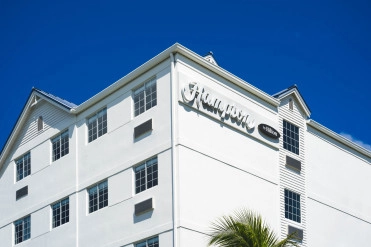 Hampton by Hilton Grand Cayman receives prestigious award for service excellence