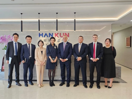Premier Concludes Productive Discussions in Shanghai