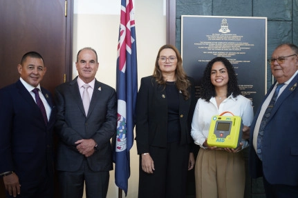 Community partnership delivers life-saving AED to Parliament