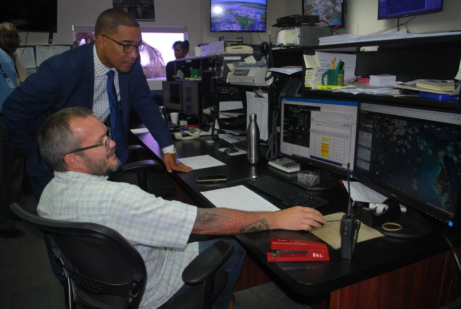 Minister of Tourism Visits Cayman Airways