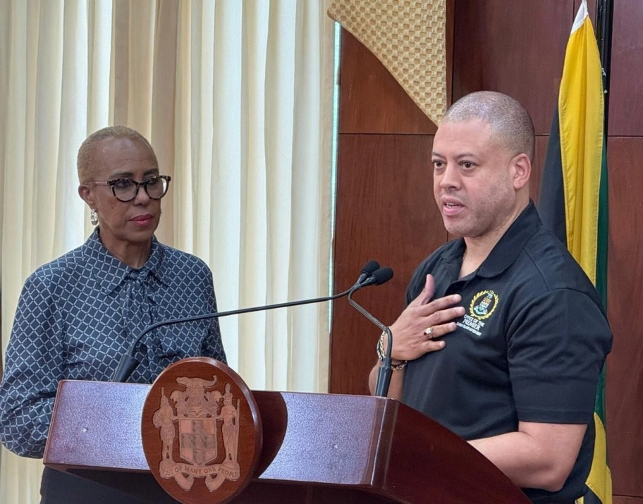 Premier Leads Relief Mission to Jamaica