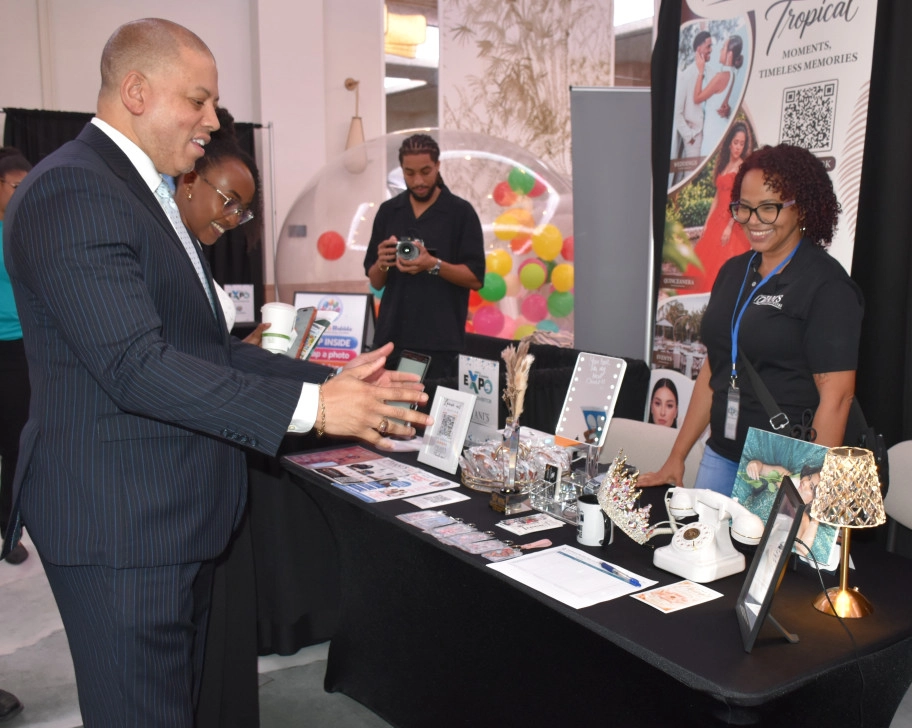 Aspiring Caymanian Entrepreneur Wins Youth Competition at Small Business Expo